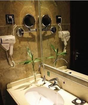 Jinyue Business Hotel Yichuan  Εξωτερικό φωτογραφία